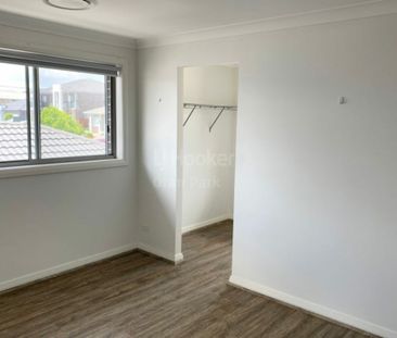 9 Thorpe Circuit, Oran Park - Photo 2