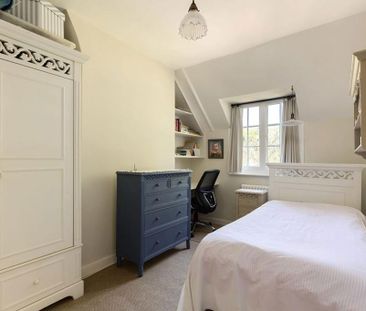 4 bedroom semi-detached house to rent - Photo 5