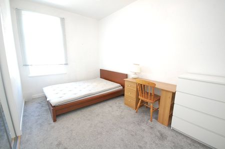 3 bedroom apartment to rent - Photo 2