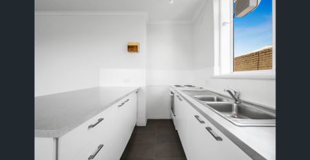 NEWLY RENOVATED PORT MELBOURNE GEM - Photo 2