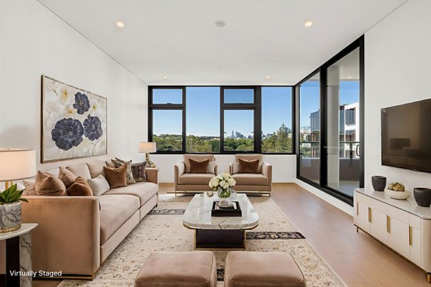 Luxury, Light & Panoramic City Views - A Penthouse-Style Sanctuary - Photo 1