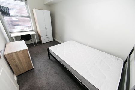 Harold Mount, Hyde Park, Leeds - Photo 4