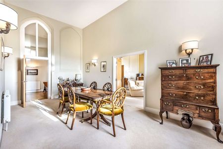 An elegant two bedroom apartment in a prestigious Grade II listed building - Photo 4