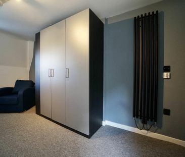 Apartment 7, 207 High Street - Photo 1