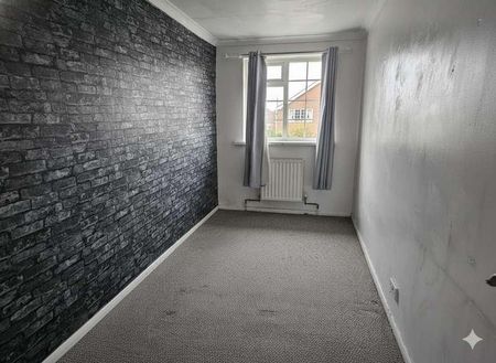 St. Nicholas Drive, Grimsby, DN37 - Photo 4