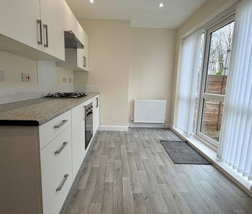 3 bedroom semi-detached house to rent - Photo 6