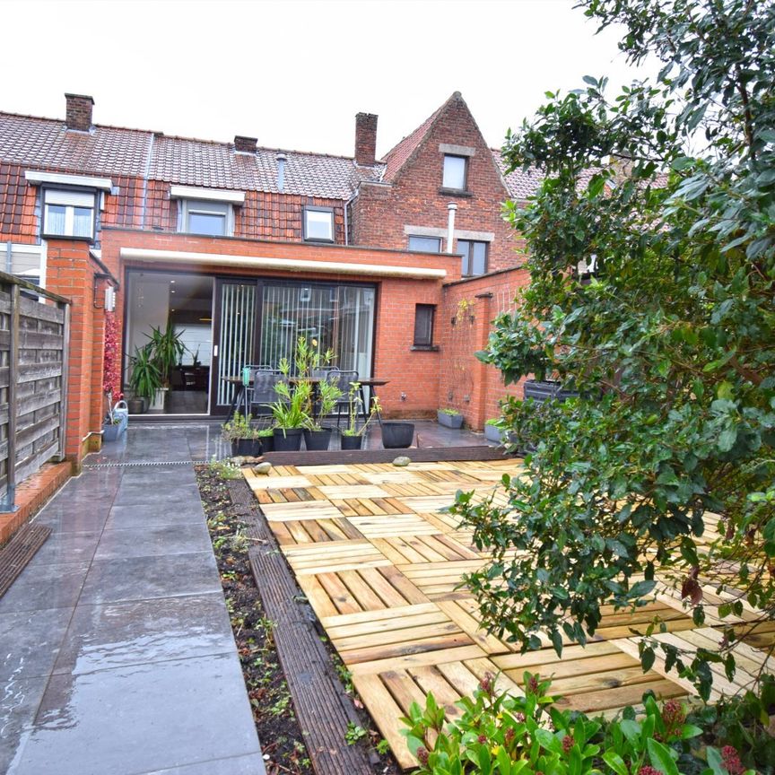 KARAKTERVOLLE WONING MET STADSTUIN - Photo 1