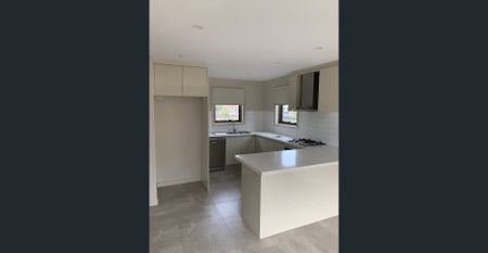 Charming 2-Bedroom Townhouse for Rent - Prime Location! - Photo 3