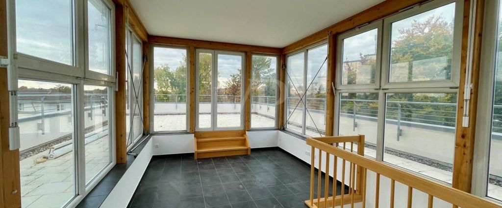 Lichtdurchflutete Maisonette mit Wintergarten und großzügiger Dachterrasse - Foto 1