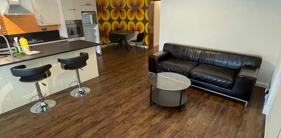 3 bedroom flat to rent - Photo 2