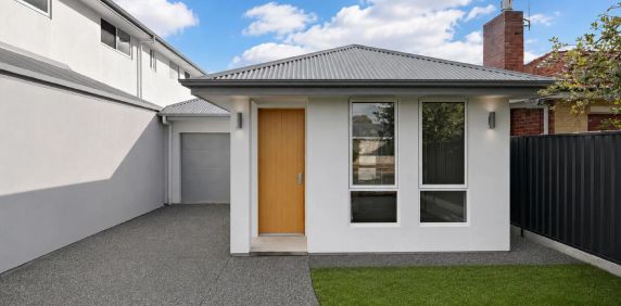 Modern Luxury Living: The Perfect Blend of City & Coast - Photo 2