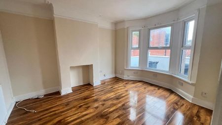 4 bedroom terraced house to rent - Photo 2