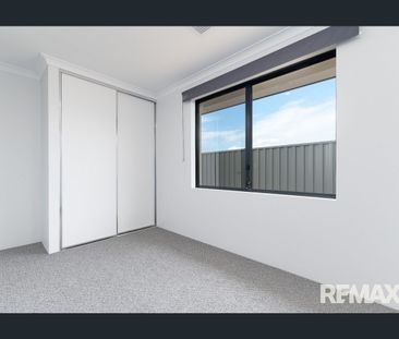 4x2 Family Home in Eglinton - With Theatre! - Photo 5