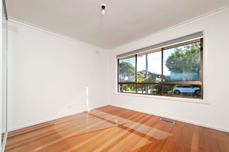 Renovated 3 Bedroom Family Home - Photo 4