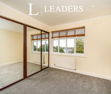 3 bedroom flat to rent - Photo 2