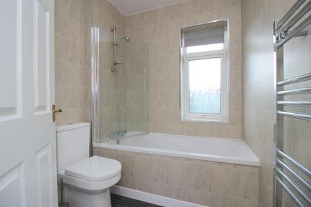 2 bedroom semi-detached house to rent - Photo 3