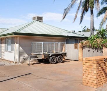 Warm and Homely! - Photo 5