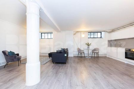 A large and spacious open plan studio within a warehouse convertion - Photo 4