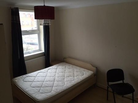 3 bedroom flat to rent - Photo 2