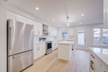 For Lease - 119 Glenashton Drive, Oakville, Ontario - Photo 4