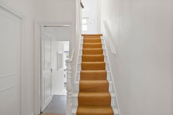 3 bedroom flat to rent - Photo 1