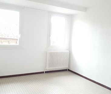 Location Appartement 3 pièces 53m² L ISLE JOURDAIN 32600 - Photo 2