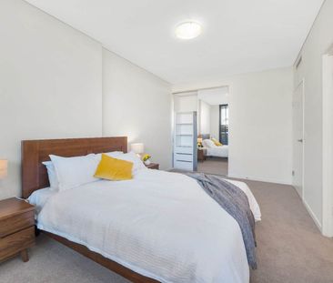 Massive Living & Bedroom Space In Prime Location - Photo 1