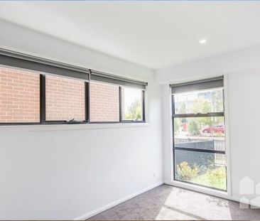 Modern Styling 3 Bedroom Townhouse - Photo 3