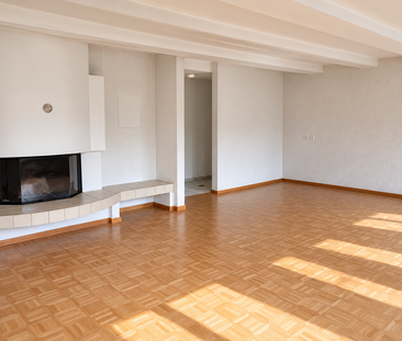 BEFRISTET 1 JAHR - Charmante 2.5-Zimmer-Wohnung im historischen Her... - Foto 1