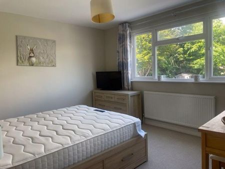 3 bedroom semi-detached house to rent - Photo 4