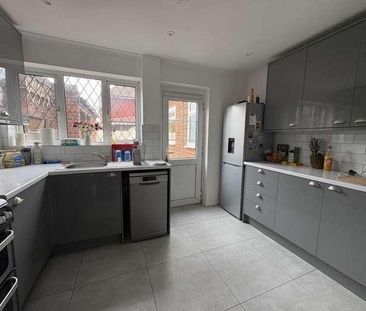 Margaret Close, Staines-upon-thames, TW18 - Photo 5