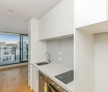 Modern, ready to move in - fully furnished unit - Photo 3