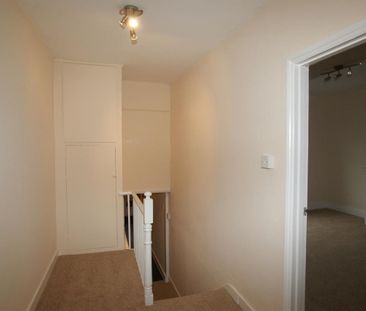 Hersham Road, Surrey - Photo 3