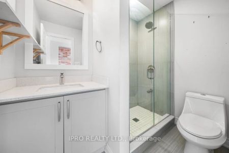 Condo Townhouse For Lease | W9256696 - Photo 2