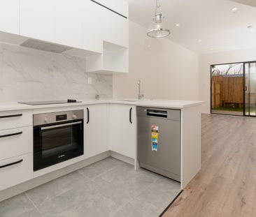 Modern Townhouse - Photo 4