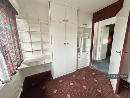 4 bedroom semi-detached house to rent - Photo 4