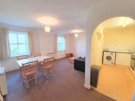 2 bedroom flat to rent - Photo 2