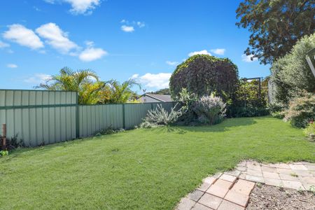 CHARMING 2-BEDROOM HOME WITH SUNROOM, LARGE GARDEN & REAR DECK - Photo 4