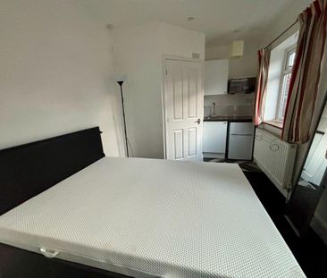 4 bedroom semi-detached house to rent - Photo 6