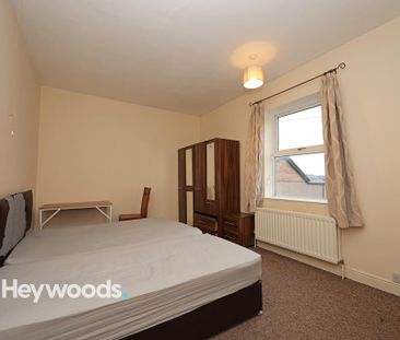 4 bedroom terraced house to rent - Photo 6