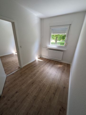 Erstbezug nach Sanierung 4-Zimmer-Wohnung mit Balkon und Lift - Photo 2