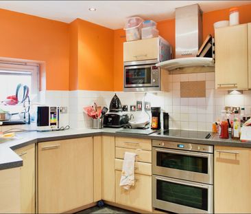 2 Bed Flat, Royal Docks, E16 - Photo 4