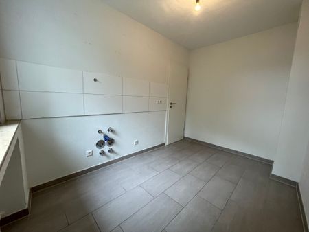 *Erstbezug nach Sanierung – 4 Zimmer Wohnung mit Balkon* - Photo 2