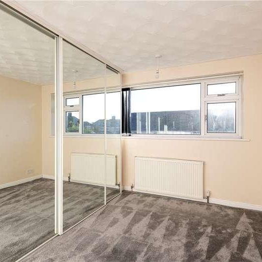 Walmer Gardens, Sittingbourne, Kent, ME10 - Photo 1