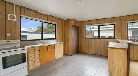 Tidy Two Bedroom Home - Photo 3