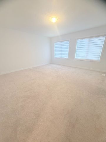 For Lease - 53 Woolacott Lane, Clarington, Ontario - Photo 4