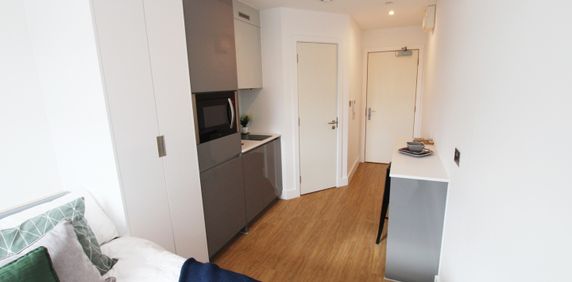 Studio Flat, West Point, M16 - Photo 2