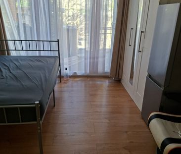 Room in a Shared House, Seymour Road Luton, LU1 - Photo 1