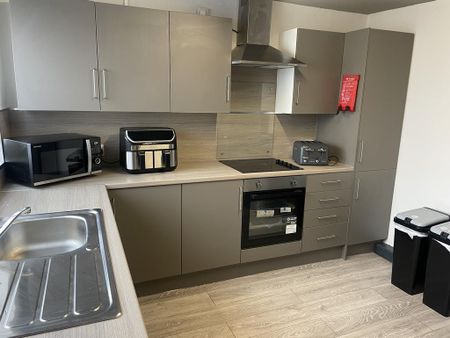 4 bedroom terraced house to rent - Photo 4