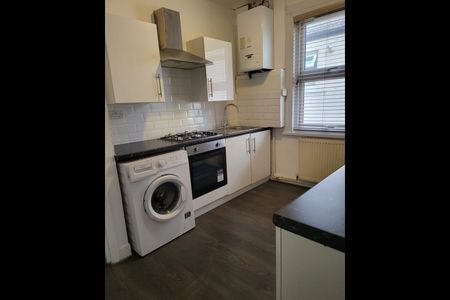 2 Bed Flat, Mount Pleasant Road, N17 - Photo 3